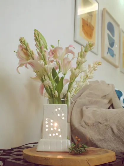 Our electric oil burner is the perfect daytime fragrance companion for your living room or office. Its sleek ceramic design complements any decor while gently diffusing your chosen scent to refresh and energize your space.