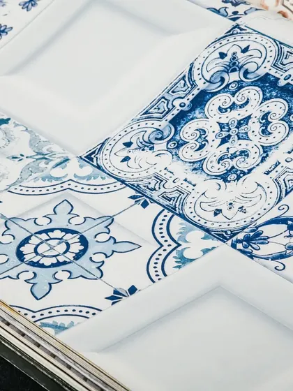 This wallpaper mimics the look of classic blue and white Portuguese tiles. It's a timeless design that adds a touch of worldly charm and intricate detail to a kitchen or bathroom.