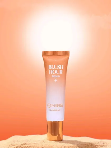 For Mars Cosmetics' "Blush Hour" launch, we created this conceptual shot to represent the "Dawn" shade. Using sand and a bright, glowing light source, we simulated a sunrise scene that is both artistic and directly tied to the product's name.