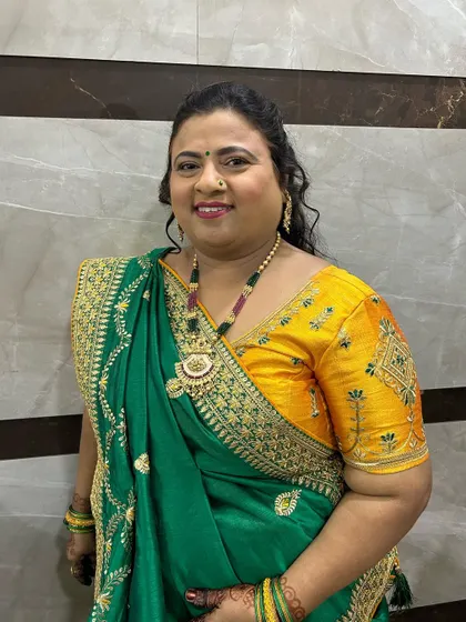 A soft makeup look for the beautiful mother of the bride. Her green and yellow saree is so vibrant, so we kept the makeup elegant and classic.