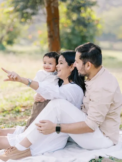A family enjoying a picnic in the park. These relaxed, lifestyle sessions are perfect for capturing your family as you truly are.
