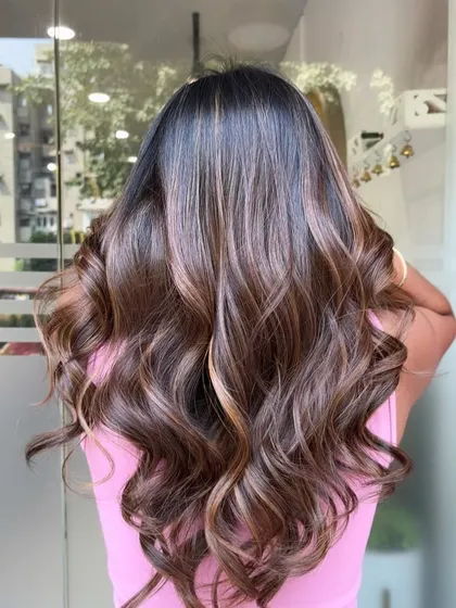A close-up look at the seamless blend of our balayage technique. You can see how the lighter strands are woven into the darker base, creating a natural gradient with no harsh lines.