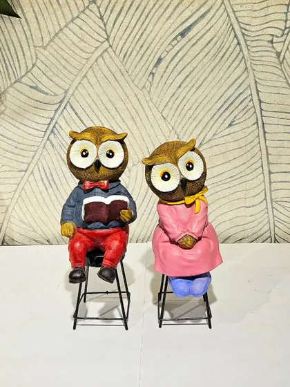 This cute owl couple showpiece, dressed up and sitting on stools, makes for a whimsical and heartwarming gift for your loved one.