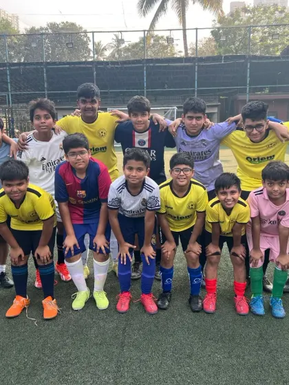 A team picture with our weekend batch. All smiles and ready to play, this is what our football community is all about.