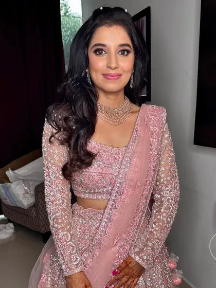 A smiling portrait that captures the essence of this sweet and elegant Sangeet style.