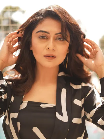 A bright, natural light portrait of actress Falaq Naazz. This style is perfect for capturing a fresh and approachable look, great for television and commercial casting.