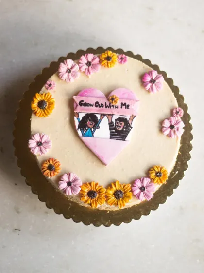 How cute is this custom illustrated cheesecake? I hand-painted this little doodle on fondant, based on a picture of the couple. I love creating these personal touches that tell your unique story.