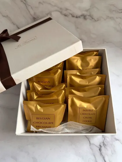 A beautifully simple and elegant gift for Diwali. This box contains individually wrapped Belgian Chocolate Brownies and Double Chocolate Chunk Cookies.