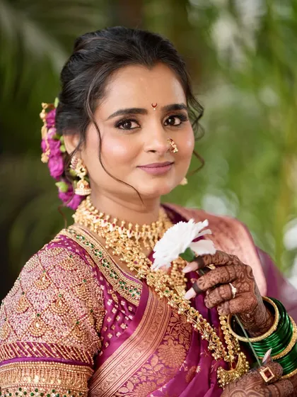 A beautiful monochromatic marathmola look for Meghana. The makeup tones were chosen to perfectly complement her stunning purple Paithani saree, creating a harmonious and regal appearance.
