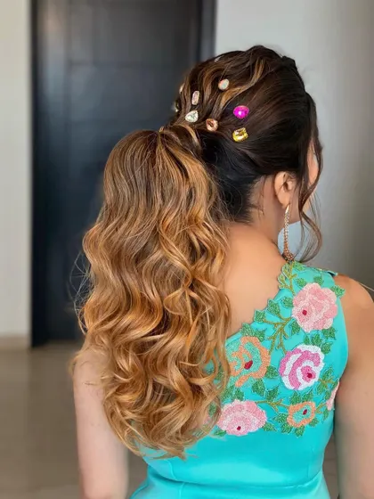 Another gorgeous ponytail from one of my masterclasses. This style combines height, texture, and beautiful curls for a glam look that’s surprisingly easy to create with my extensions.