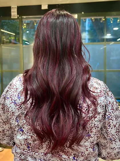 The back view of this cherry red look. The color is even and vibrant, with beautiful dimension and shine.