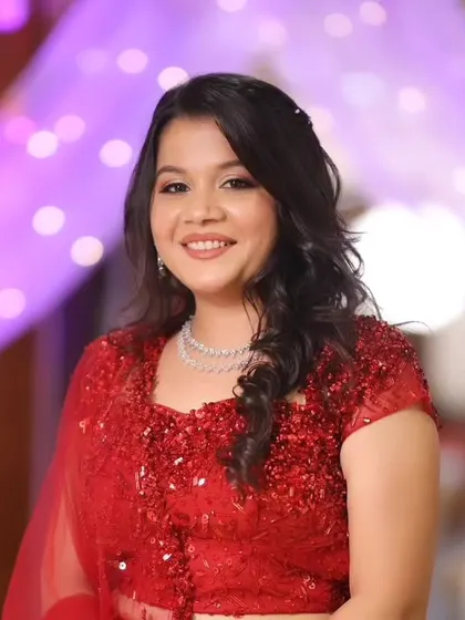 A classic red outfit for a reception or sangeet. I created a soft glam look with shimmery champagne eyes and a neutral lip.