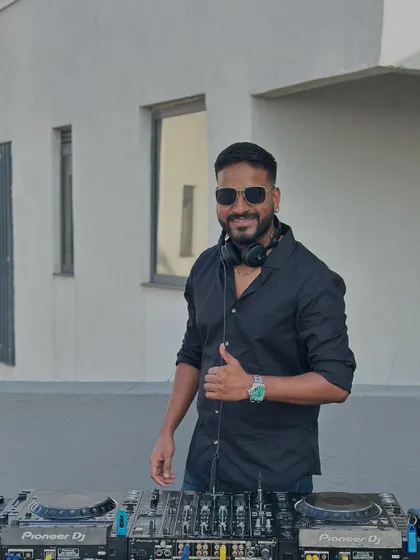 A daytime shot from an outdoor event. I am equipped to handle events at any time of day, adapting the vibe from a chill afternoon to a high-energy night.