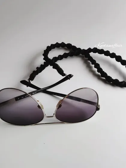 Do you love trendy and unique accessories? This macrame spectacle chain is a stylish way to keep your glasses handy. It's handmade and can be customized in any color.