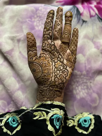 I tried my best on this one. It's a very intricate design with lots of small details, from the wrist to the fingertips.