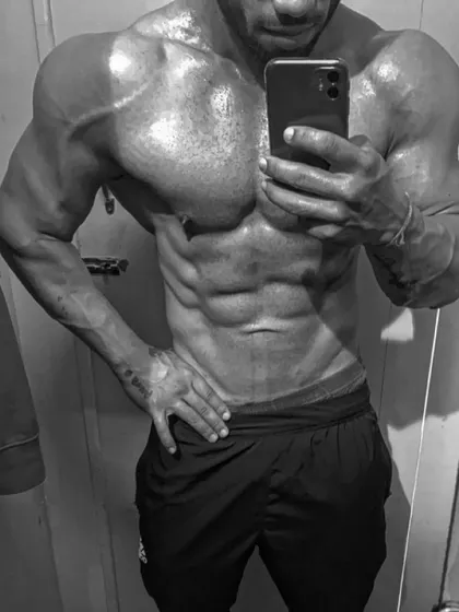 A current physique update. Even in the off-season, I maintain a lean and muscular structure. The grind never stops.