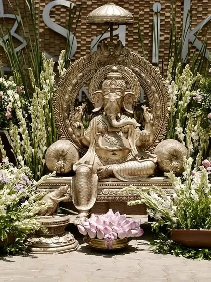 Big energy, bigger blessings. A grand Ganesha setup to welcome guests and begin the wedding festivities on an auspicious note.