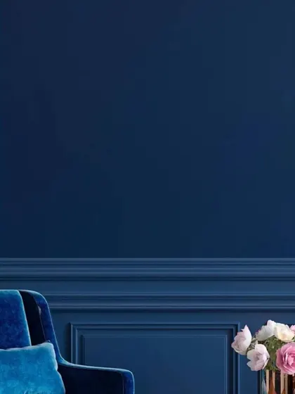 This image highlights the power of a single, rich colour. The deep blue, applied flawlessly over detailed wall molding, creates a sense of drama and luxury, proving that quality paint application is key to an elegant finish.