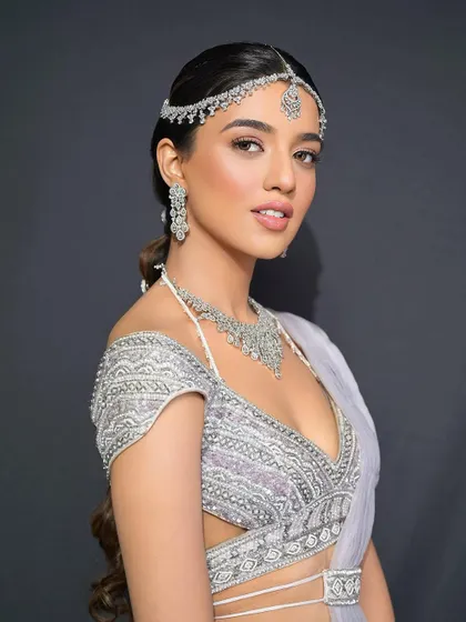 This hairstyle is simple from the front but has all the drama in the back. It’s a great option for brides who want a comfortable yet impactful hairstyle for their big day.