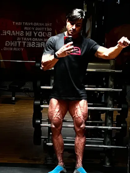 Another shot of my leg development, reinforcing the idea that you should never let others' doubts limit your potential.