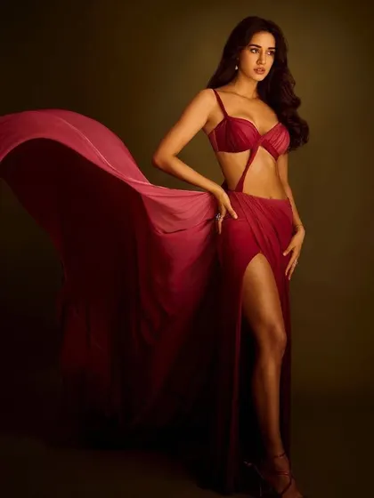 A full-length shot of Disha Patani for the Grazia India awards feature. The flowing red gown called for equally dramatic hair and makeup. I created a look that was both powerful and elegant, perfect for an awards feature.