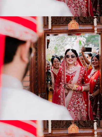 Duplicate of image 327, capturing the bride's cool entrance.