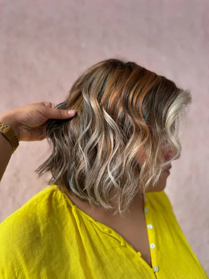 A close-up of the blonde burst. The waves really show off the beautiful blend of colors. (No filter)