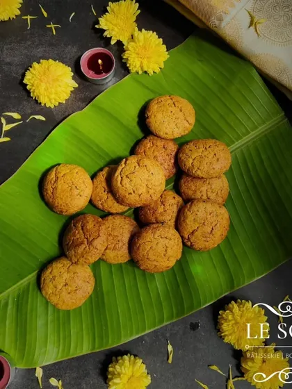 My eggless Masala Biscuits are a savoury delight from the Onam menu. They are flavoured with shallots and garlic, making them incredibly moreish.