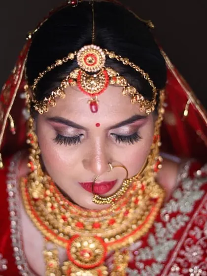 A close-up on the detailed eye makeup and jewellery. The two-toned lipstick adds dimension, and the lashes give a dramatic flair.