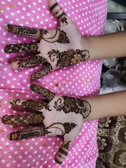 A playful and pretty design with floral and swirl motifs on the palms.