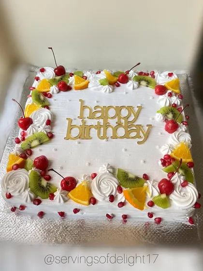 A classic fresh fruit cake, loaded with cherries, kiwi, and pomegranate seeds. It's a light, refreshing, and always popular choice.