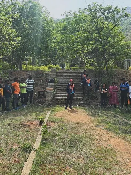 An instructor addressing the group before the start of the trek. We set clear expectations and ensure everyone feels prepared and confident.