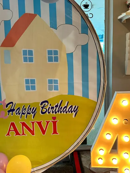 For Anvi's 4th birthday, we set up this adorable Peppa Pig backdrop complete with a large, light-up number '4'. It’s these personalized details that make birthday photos extra memorable.