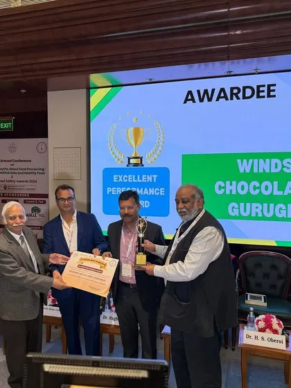 It was an honor to receive this Excellent Performance Award for food safety from the Ministry of Food Processing, a testament to my commitment to the highest quality standards.