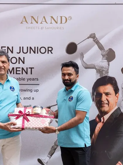 Presenting a sponsored hamper from Anand Sweets to Prakash Padukone. We partner with quality brands to enhance the experience for all participants.