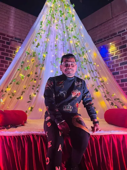 Just me, enjoying the calm before the storm. Taking a moment to sit on the decorated stage and get my energy right is an important part of my pre show ritual.