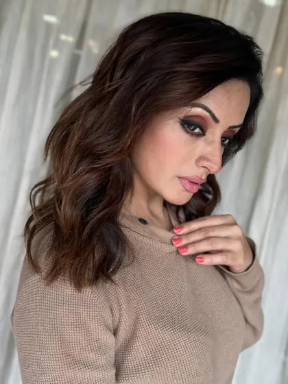 A stunning portrait of our client rocking her glossy brown hair and a smoky eye. The whole look is pure fire.