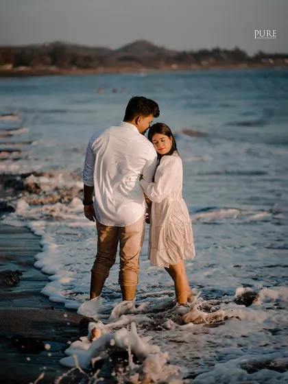 Standing in the surf, Komal leans into Ajit as the waves swirl around them. This photo captures the movement of the water and the stillness of their connection.