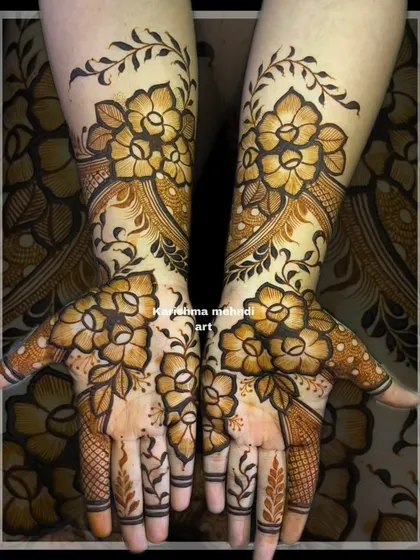 A full-coverage floral design that extends from the palms to the forearm. This style is perfect for guests who want a rich and detailed mehendi look.