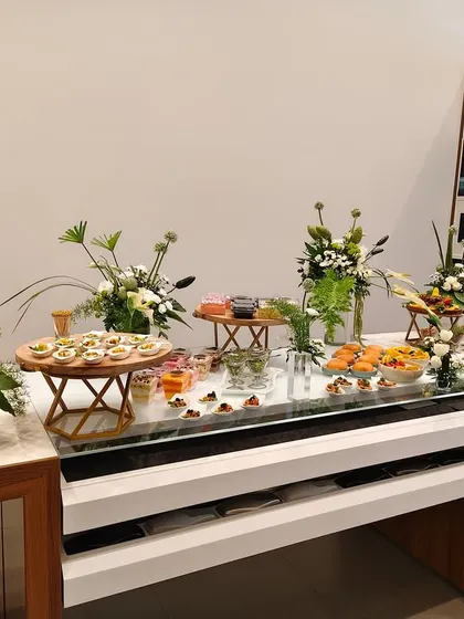 A feast that’s as beautiful as it is delicious. Every detail is crafted to perfection, from the elegant blooms to the gourmet bites.