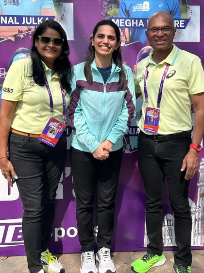 With the organizers of the Apollo Tyres New Delhi Marathon. It takes a great team to put on such a fantastic event for the running community.