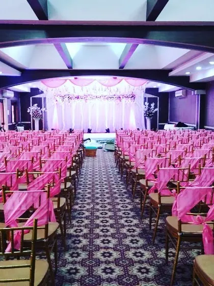 This wide-angle view shows the scale of a large wedding hall setup. I ensure that even in a large space, the decor feels cohesive and every guest has a good view of the main stage.
