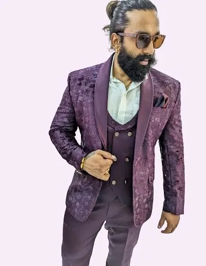 A stylish client in a wine-colored jacquard tuxedo. The subtle pattern and shawl collar make it a sophisticated choice for a wedding or party.