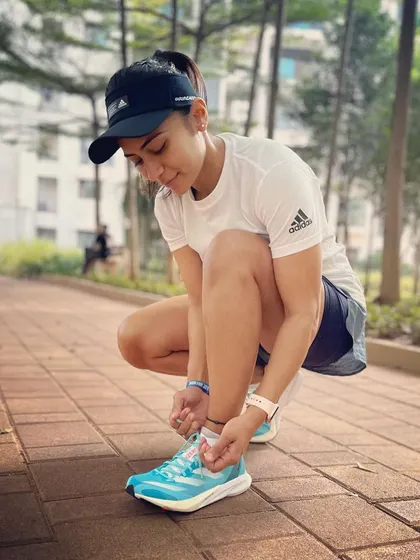 A duplicate of image 118. Tying my laces, a simple but crucial pre-run ritual.