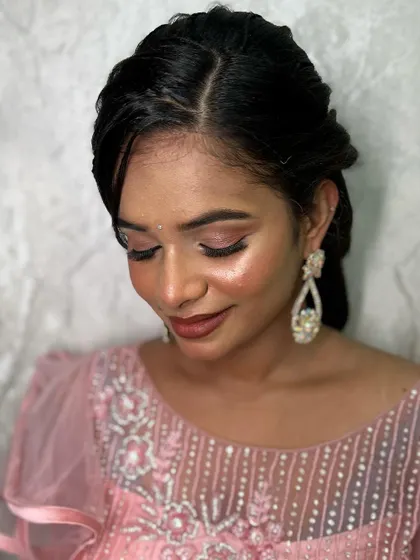 A close-up showing the glossy finish on the eyelids and the flawless skin. This is a perfect example of a modern soft glam look.
