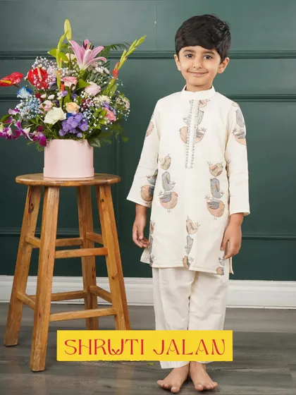 This little boy looks so proud in his off-white printed kurta. The unique potli print adds a touch of whimsy to this classic ethnic outfit.