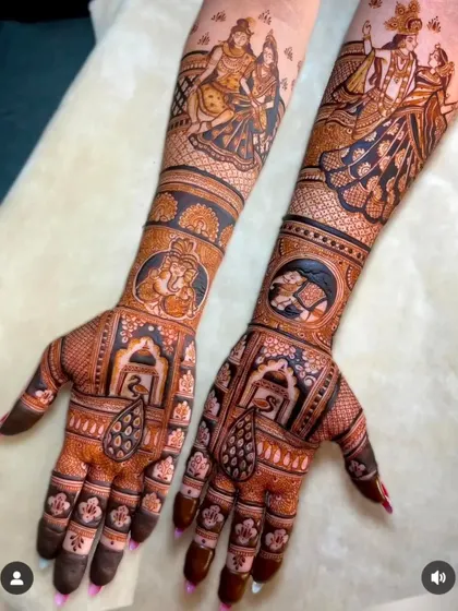 This design is a celebration of divine couples, with portraits of Shiva-Parvati and Radha-Krishna on the arms, along with a Ganesha figure for a blessed start.