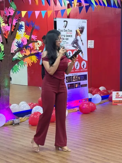 Our event MC looking elegant as she hosts the showcase. A great host is key to a smooth and enjoyable event.