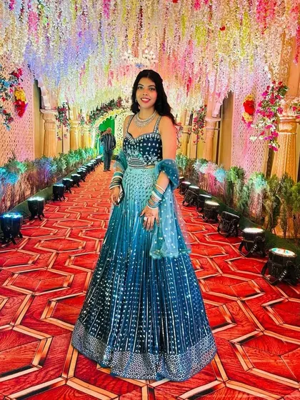 A full-length shot of this guest in a stunning blue lehenga. The makeup is kept elegant to balance the heavily embellished outfit.