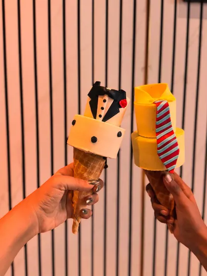 For Father's Day, I designed these custom cakesicles to look just like dad's favorite shirts and tuxedos. Every detail, from the tiny buttons to the patterned tie, is handcrafted to make your gift truly personal and memorable.